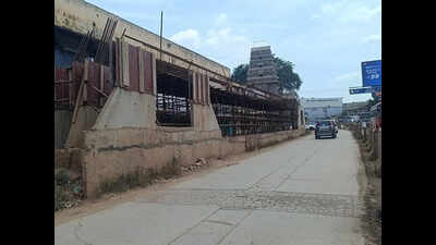 Delayed BRTS station work adds to Hubballi commuters’ woes
