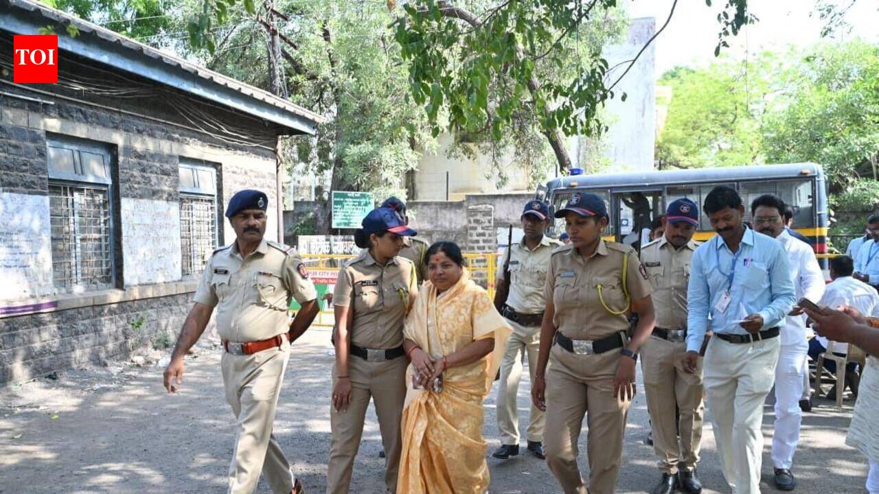 Baring few, all councilors in Solapur and Satara-Sangli MLC seats turned out for voting
