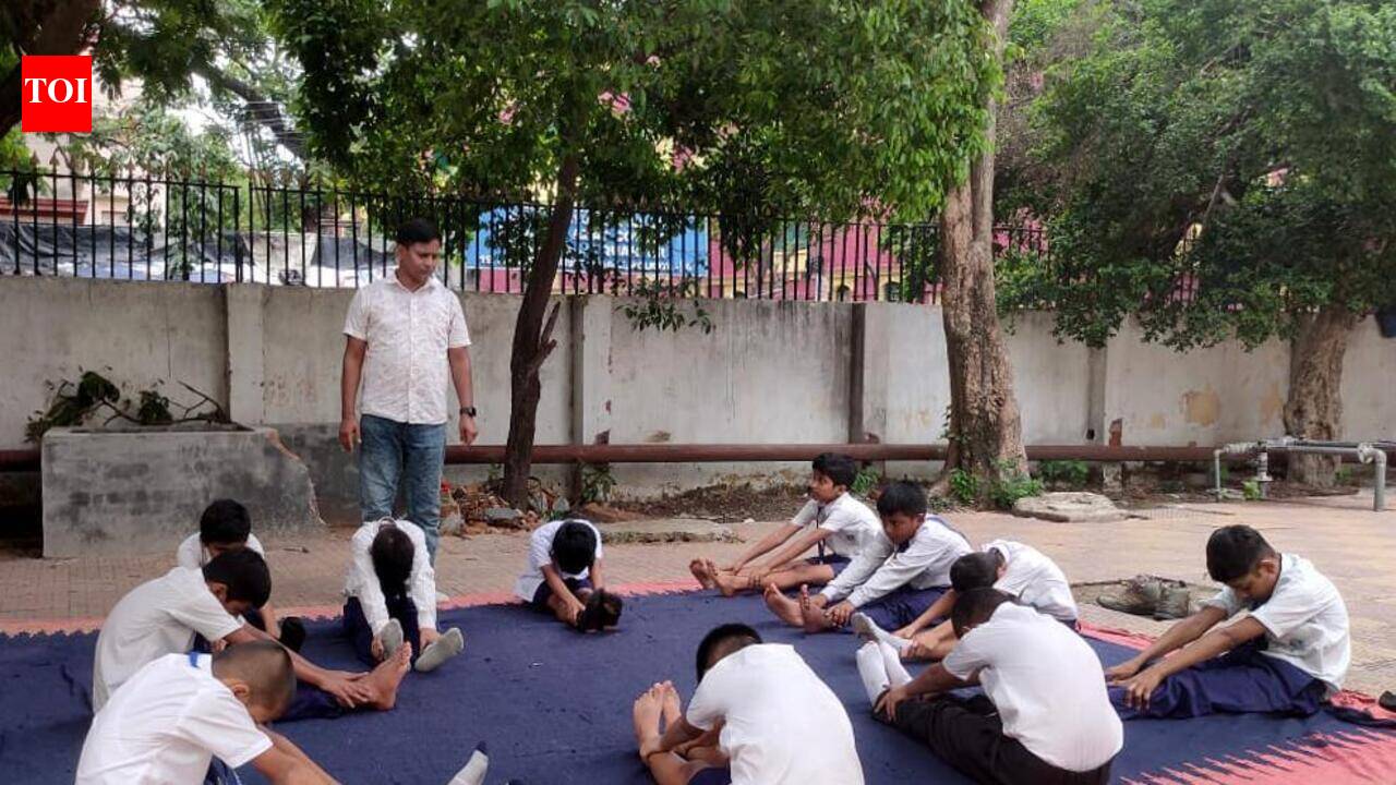 Bengal madrasas train thousands of students for Yoga Day