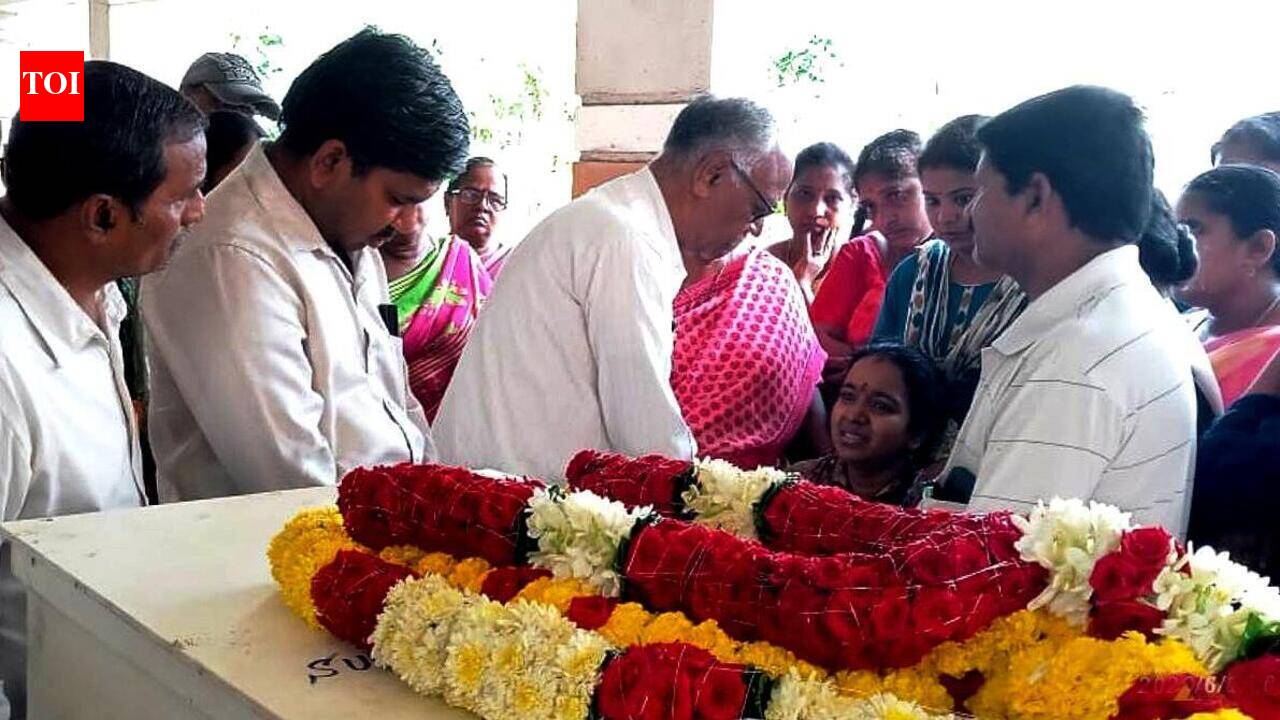 Final rites of marine chief engineer performed in Vizag