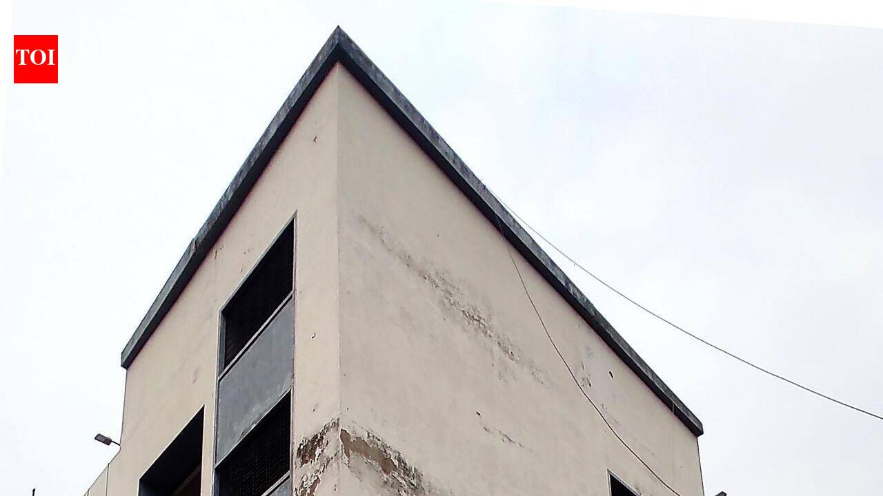 Kolkata Pub Brawl: 3 Attack, Bite Female Cops Inside PS