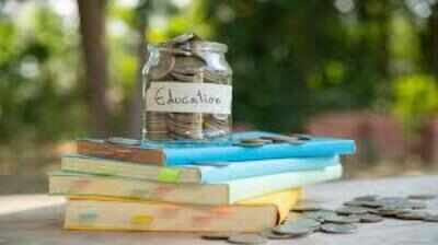 Fee determination committee’s info incomplete and old, officials don’t update data for years