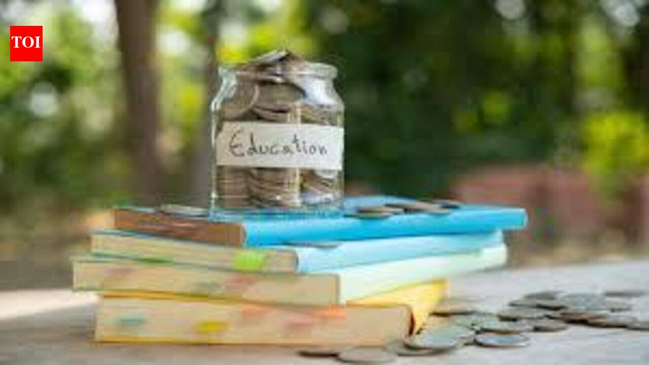 Fee determination committee’s info incomplete and old, officials don’t update data for years