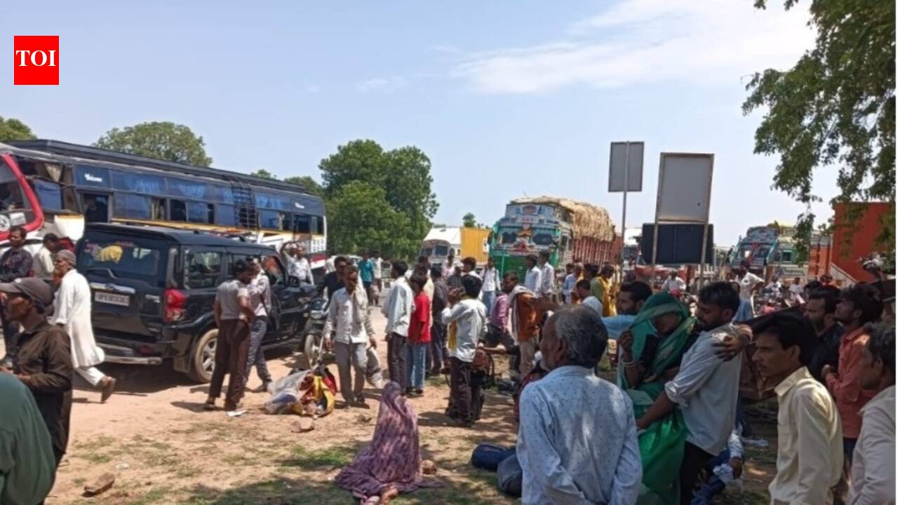 26 injured as speeding bus rams into truck in Jhansi