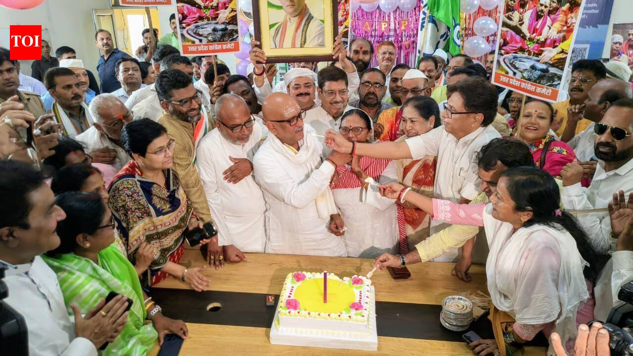 Cake-cutting, prayers mark Rahul’s b’day
