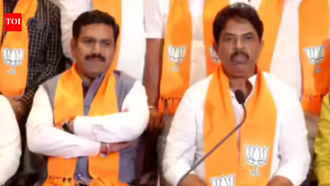 BJP summons top Karnataka netas over cross-voting