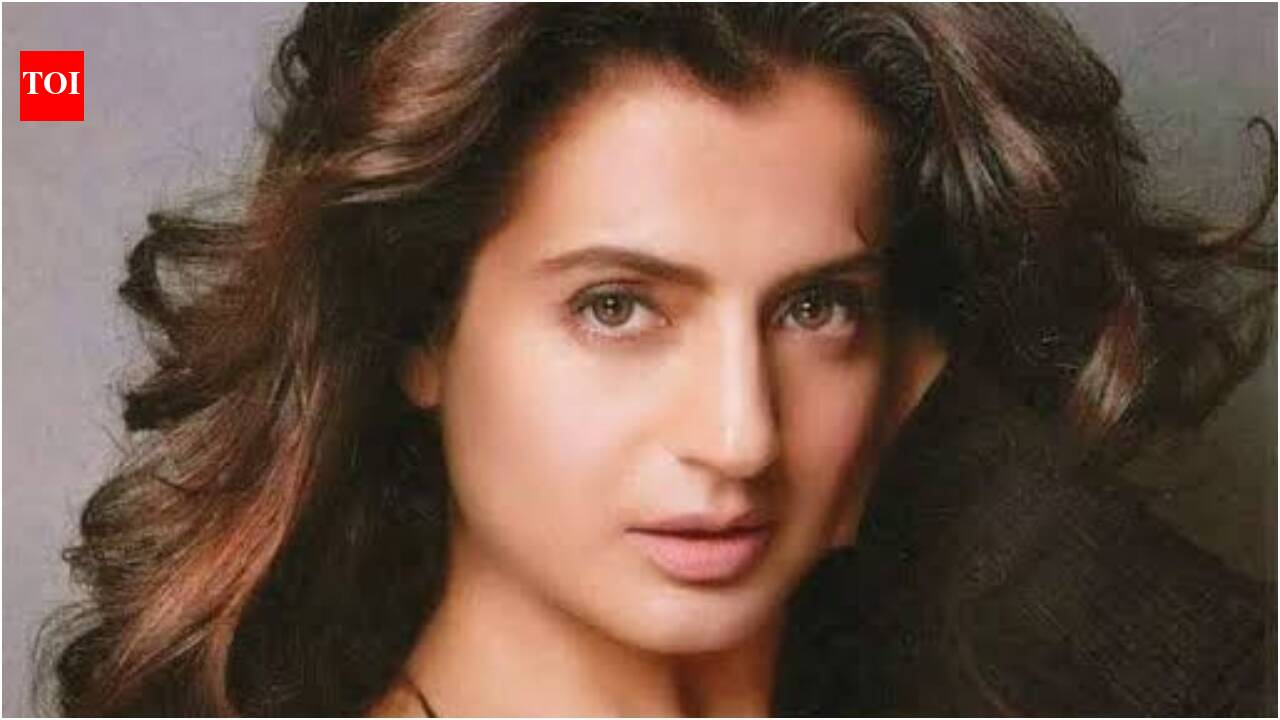 Ameesha Patel on why audiences can never forget iconic characters as 'Gadar' clocks 25 years: 'You still love Shah Rukh Khan as Raj, Kajol as Simran, Madhuri as the 'Dhak Dhak' girl'