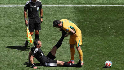 Referee Felix Zwayer collapsed in his first appearance at the FIFA World Cup; the video goes viral