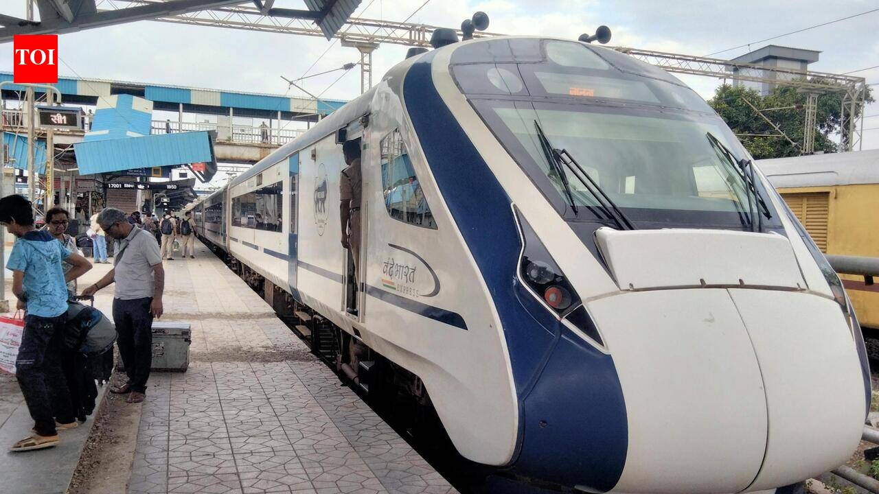 Major glitch halts Vande Bharat train near Sasaram, passengers face hardship for hours