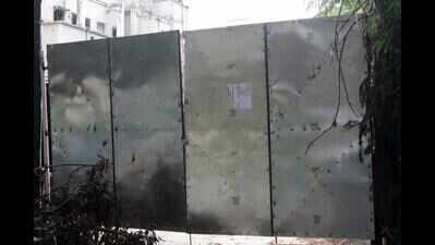 LIC legal notice to Suruchi Sangha to vacate club plot in a month