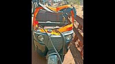 One dead, two hurt as auto driver’s stunt ends in crash