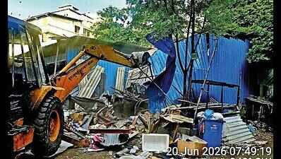 Joint BMC-police drive clears encroachments on Oshiwara Housing Society land