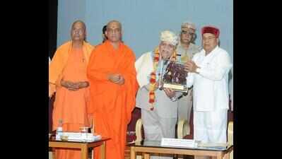 Governor highlights role of distance learning in democratising education