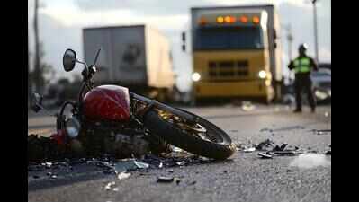 Truck rams roadside shops in Ludhiana.