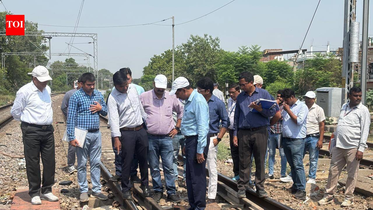 DRM reviews facilities, commercial growth on Lucknow–Utretia rail section