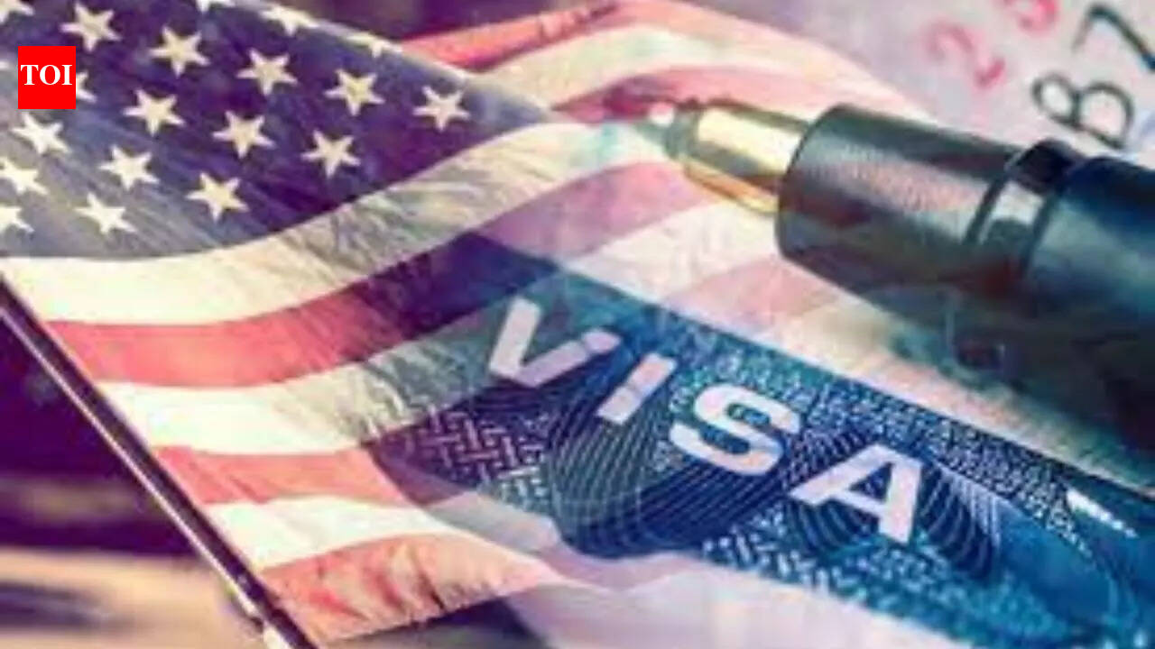 Rs 28 LPA in Bengaluru or $60K per year in US: Indian student on F-1 visa asks which one is wiser to choose