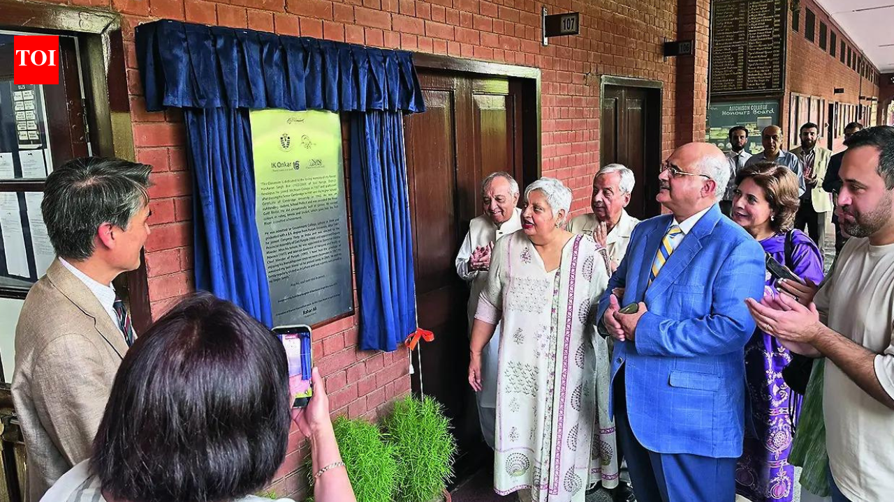 At Lahore's 'Eton', Pakistani alum pays tribute to Indian dost