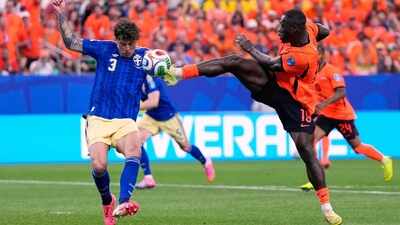 Unbeaten since 2006: Netherlands set FIFA World Cup record with 14th straight game without loss, thrash Sweden 5-1