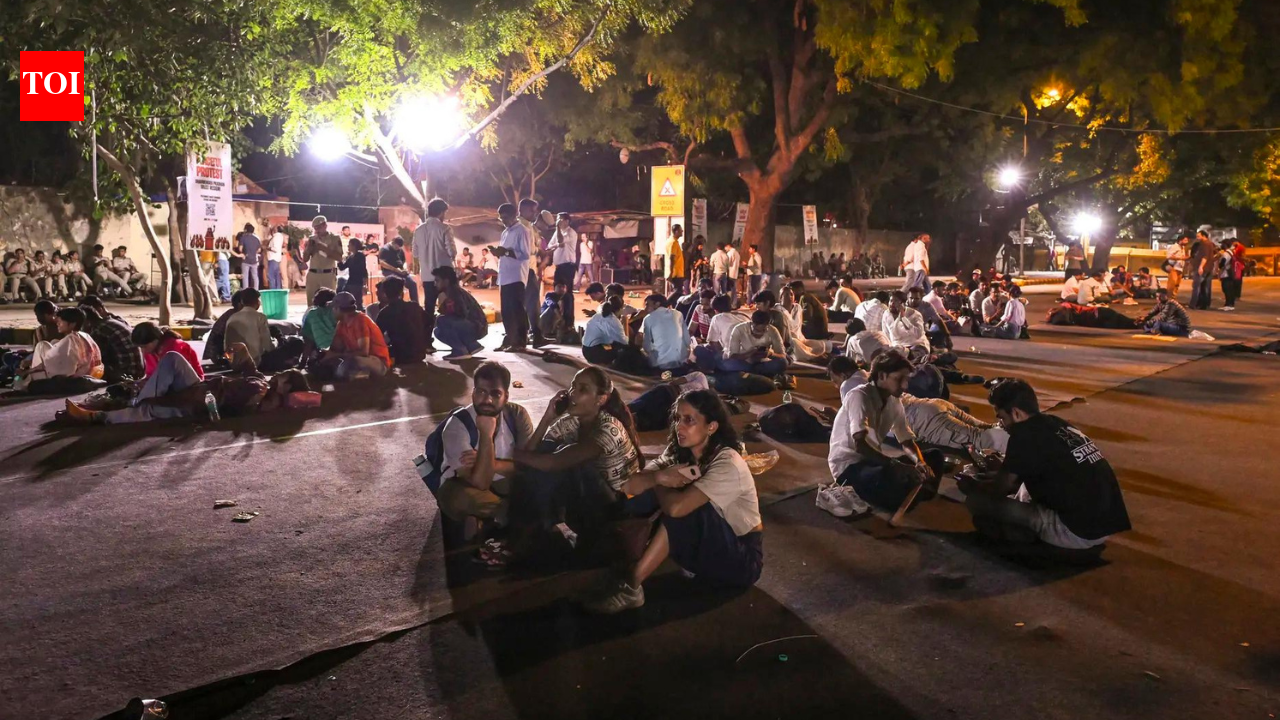 'Won't back off until Pradhan resigns': CJP protests overnight at Delhi's Jantar Mantar