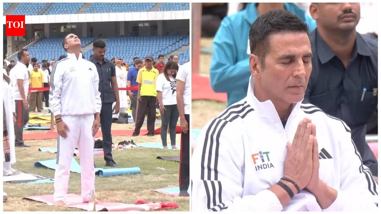 Akshay Kumar joins Mansukh Mandaviya for International Yoga Day; Actor takes part in mass yoga session