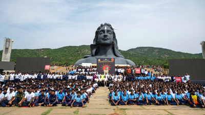  Sadhguru; over 50,000 take part in Isha Foundation yoga sessions held across India