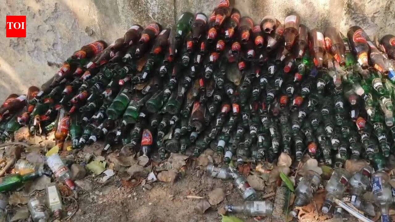 Garbage, liquor bottles mar entry to Chatra’s Maa Kauleshwari temple, devotees raise concern