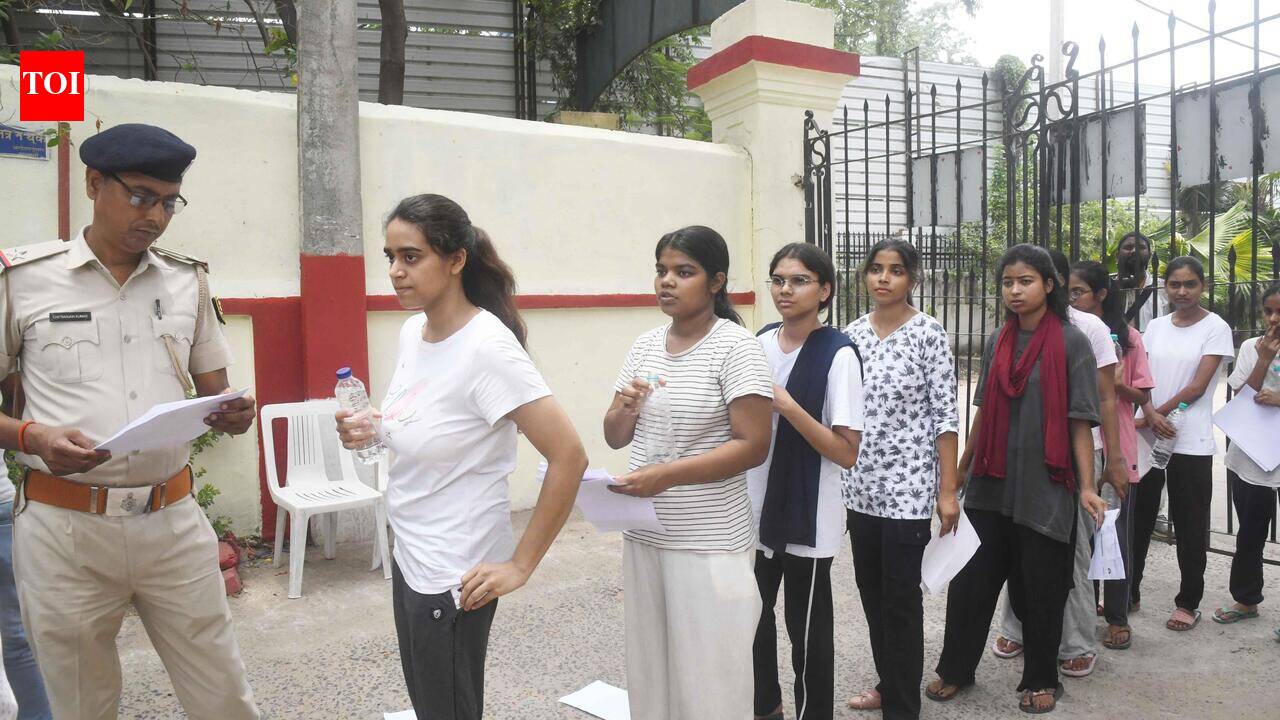 Handcuffed jail inmate appears for NEET re-exam