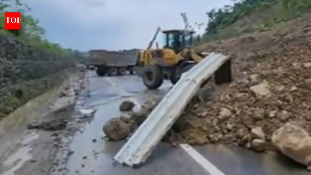 Heavy rain triggers landslide on NH-27 in Dima Hasao’s Jatinga