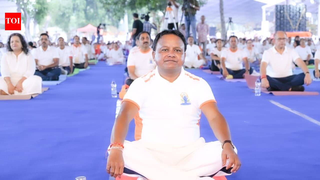 Practise yoga daily to beat mental stress: CM to youths