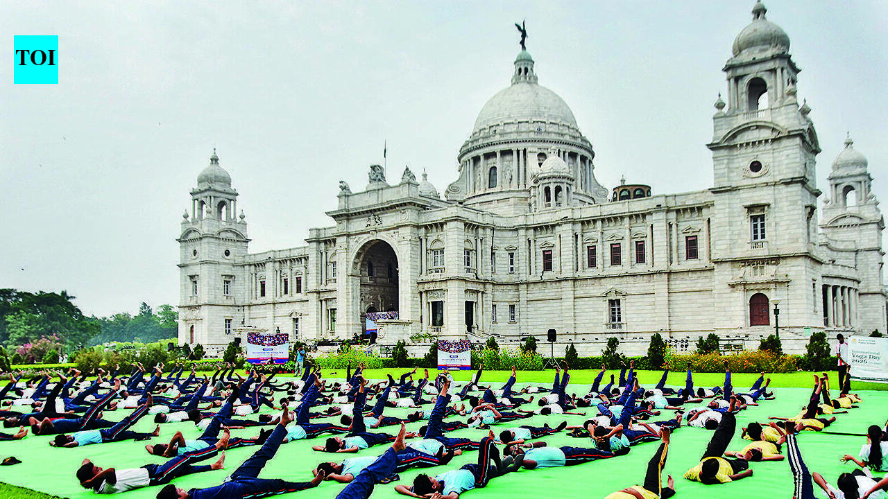 Kolkata joins Yoga Day celebrations