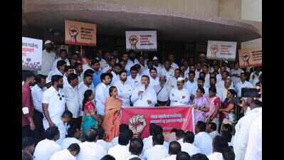 MLA Vishawajeet Kadam, MP Vishal Patil lead protest march of farmers opposing Shaktipeeth h’way