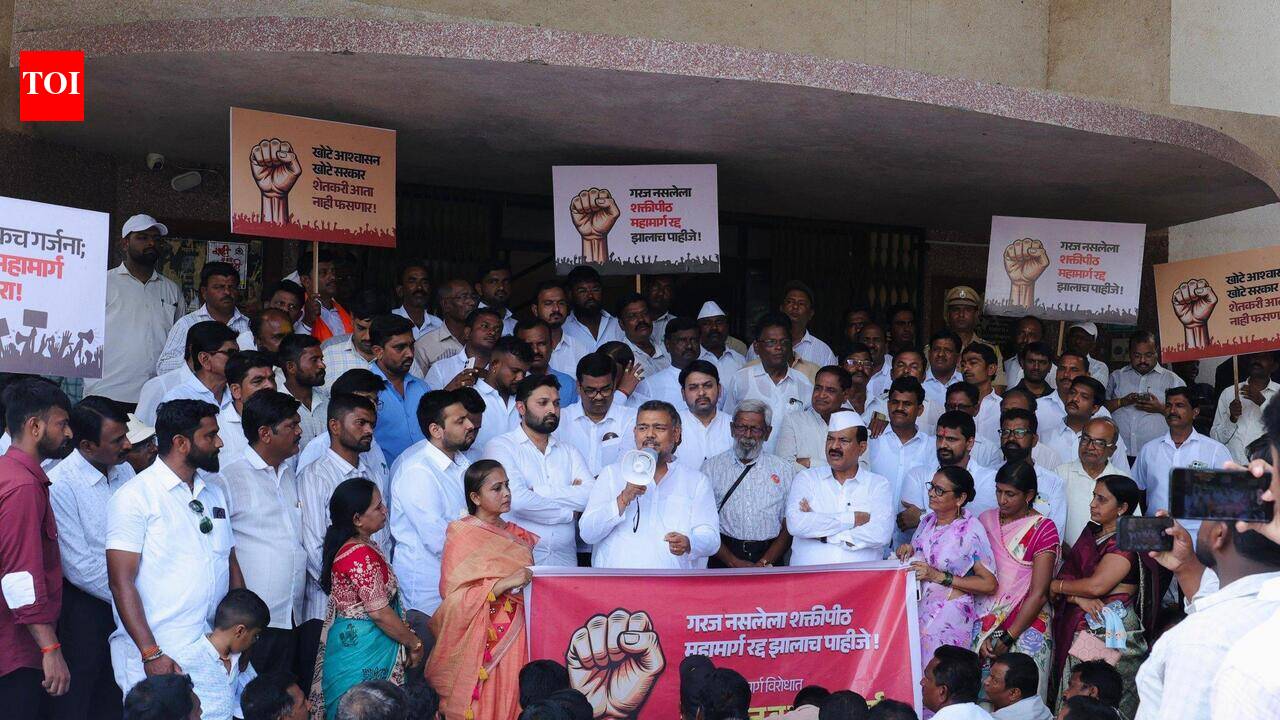 MLA Vishawajeet Kadam, MP Vishal Patil lead protest march of farmers opposing Shaktipeeth h’way