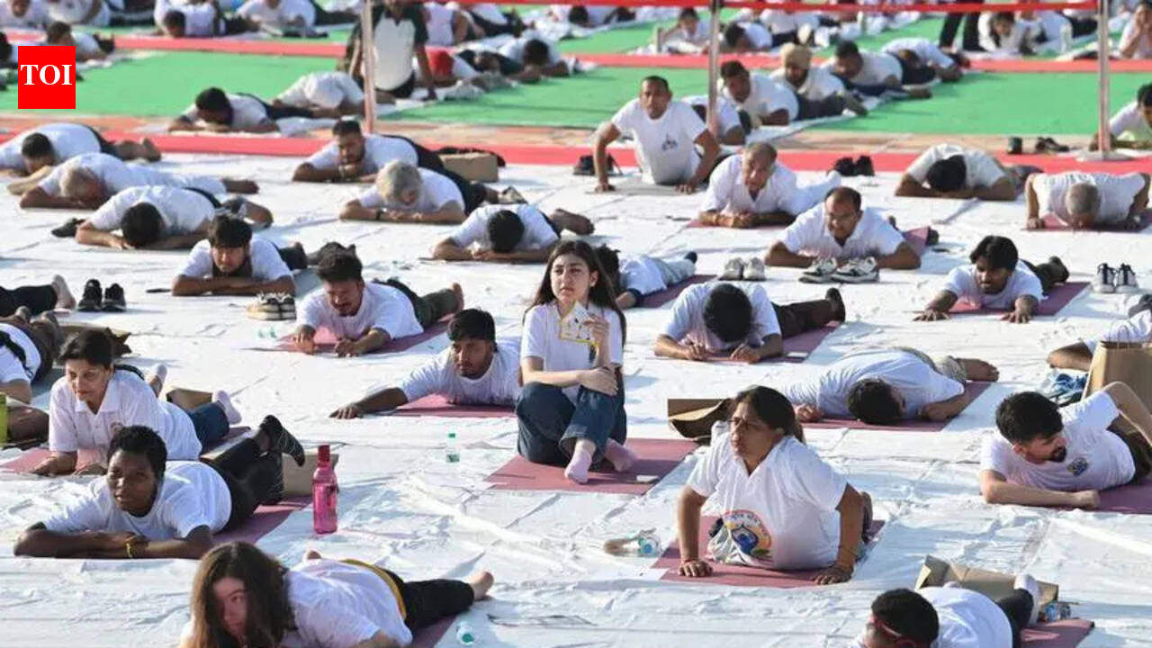 Thousands join state-level yoga day event in Pkl, Saini calls for lifestyle shift