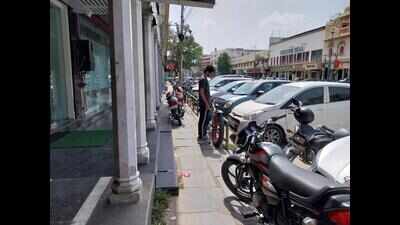 Encroachments choke MI Road pavements, forcing pedestrians into heavy traffic