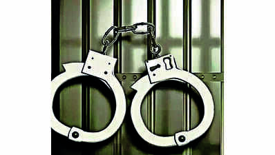 Three held for shooting at BBA student in Nandgram