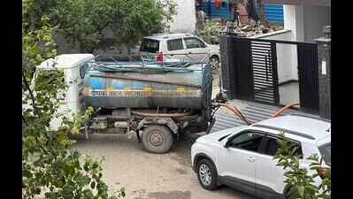 No water supply for days in tail-end areas in Gurgaon, 100 families left high and dry