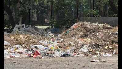 Delay in garbage collection turns area near key Gurgaon market into dumpsite
