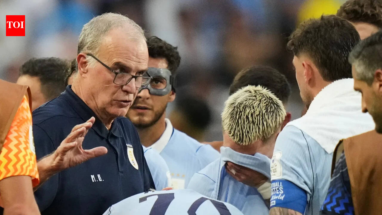 Marcelo Bielsa slams World Cup hydration breaks: 'Adds nothing and takes away a lot'