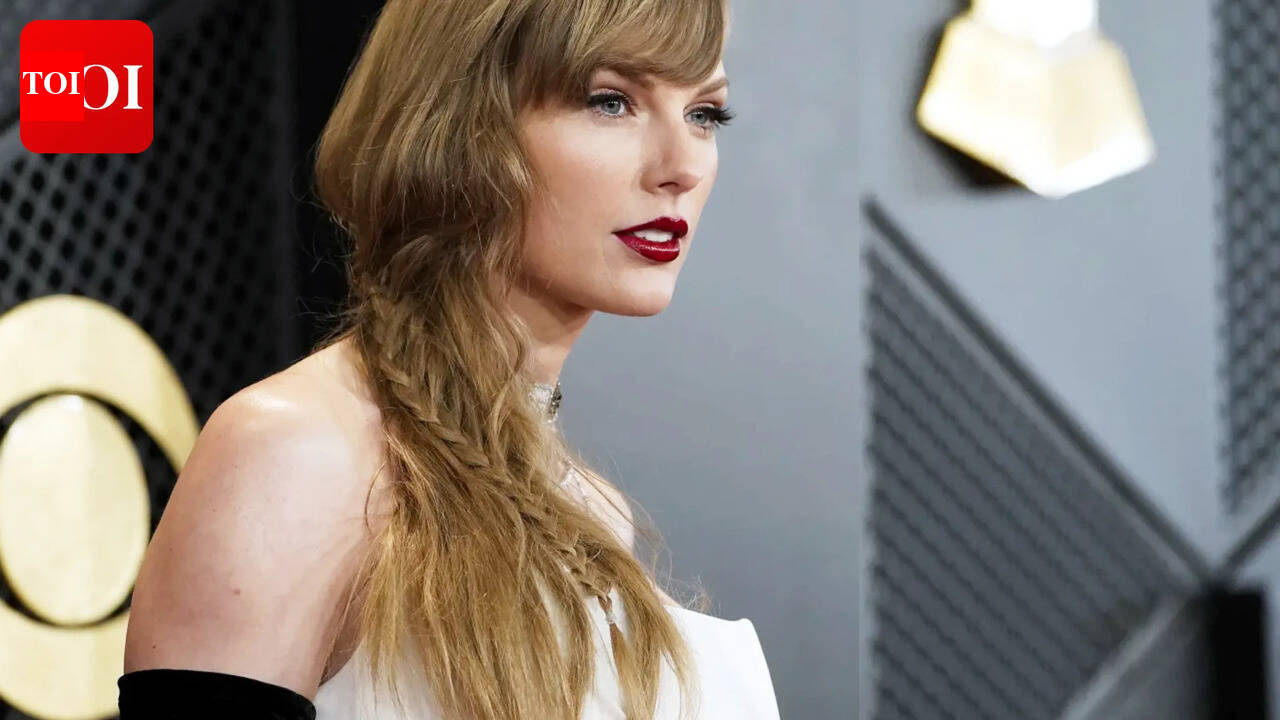 Bride-to-be Taylor Swift jets out of Rhode Island; firework display lights up sky ahead of bachelorette celebrations - PICS
