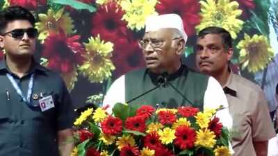 'Useless fellows': Kharge loses cool over DK Shivakumar slogans, warns party workers of action