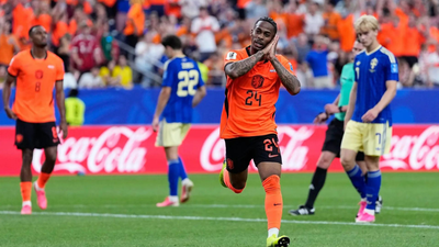 Netherlands crush Sweden 5-1 to reignite FIFA World Cup title hopes
