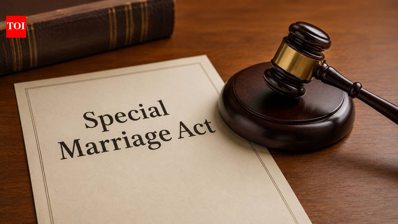 Delhi High Court refuses to waive 30-day notice period under Special Marriage Act despite groom's overseas employment deadline