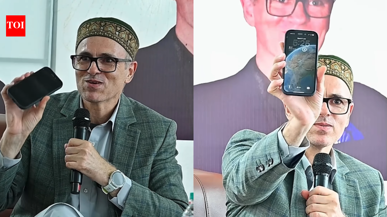 'Thank God it’s nothing embarrassing': J&amp;K CM Omar Abdullah shows phone wallpaper to Bandipora students