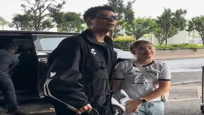 Karan Johar jets off for holiday with kids Yash and Roohi