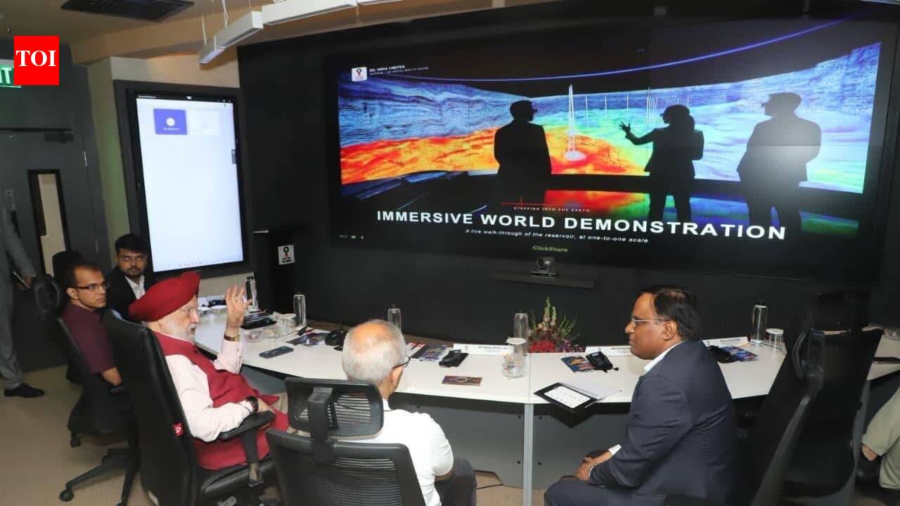 Puri visits OIL’s Duliajan VR centre, hails role in energy security