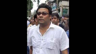 HC shields Indranil in UNESCO Puja row, seeks probe report