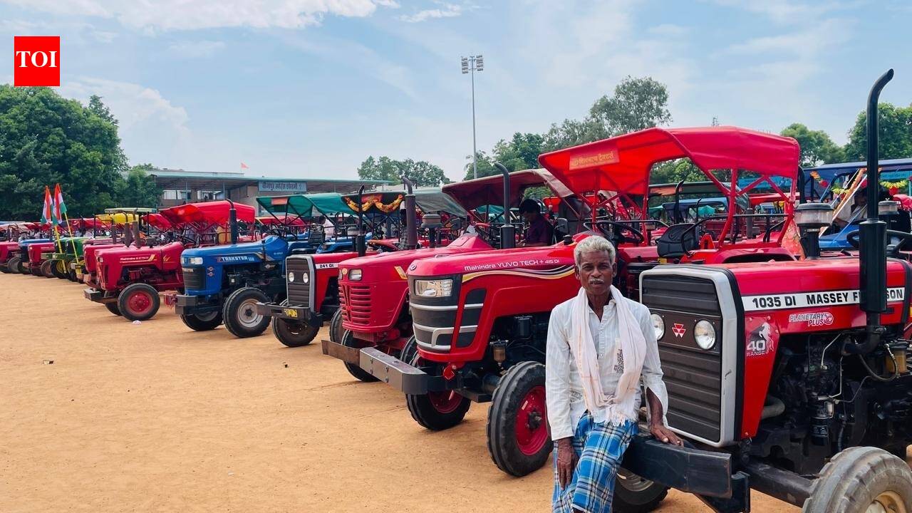 300 tractors roll into Bastar's Bijapur as farmers protest diesel shortage ahead of sowing season