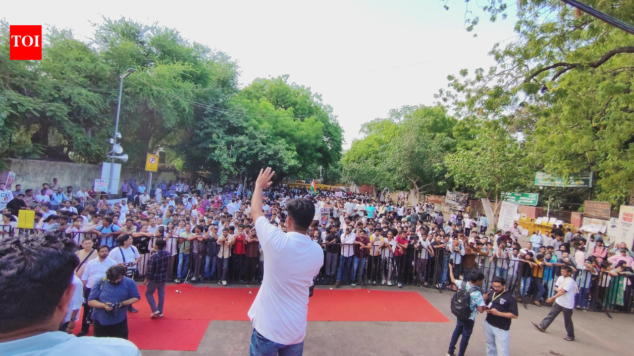 ‘Fight for education with education’: NEET protesters build library at Jantar Mantar as CJP stir enters day 3