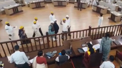  Opposition corporators wear helmets and black armbands in House, allege threat from BJP