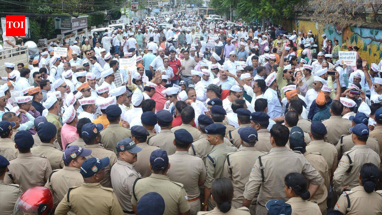 3k primary teachers protest in Dehradun, seek exemption from TET requirement